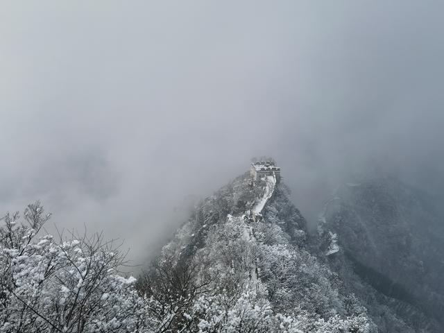 雪下了这么厚！来看银装素裹的箭扣长城